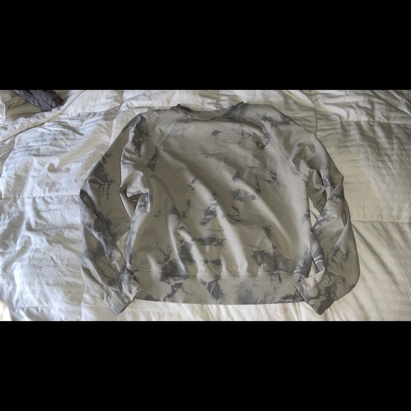 Lululemon long sleeve sweatshirt EUC! - Picture 3 of 3